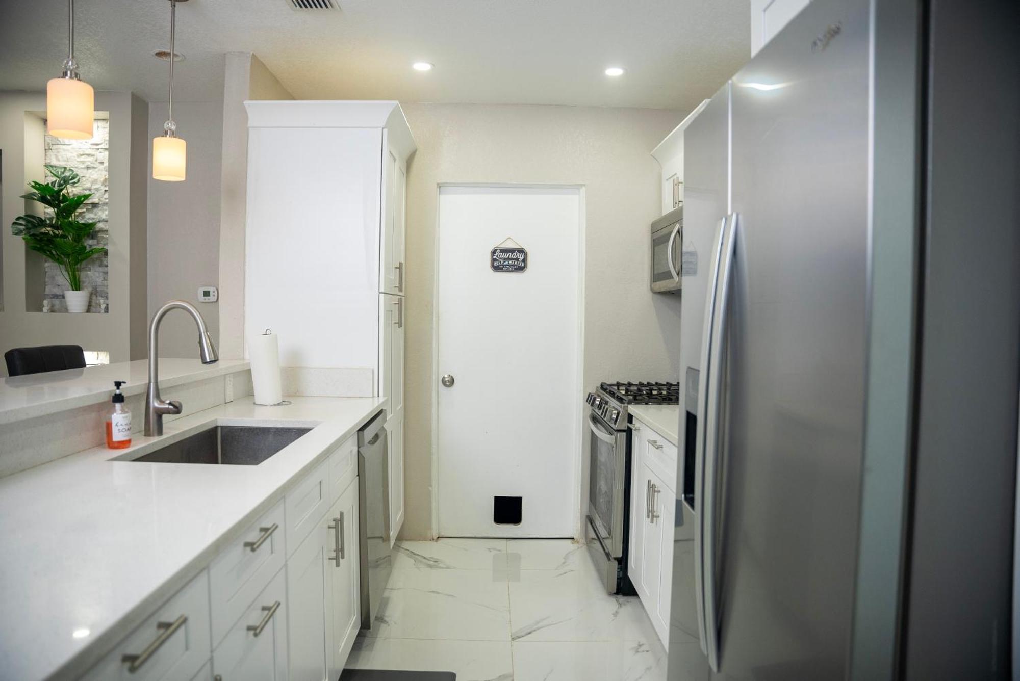Stunning Modern Home In Tampa With Pool - Just 5 Minutes From Airport! Exterior photo