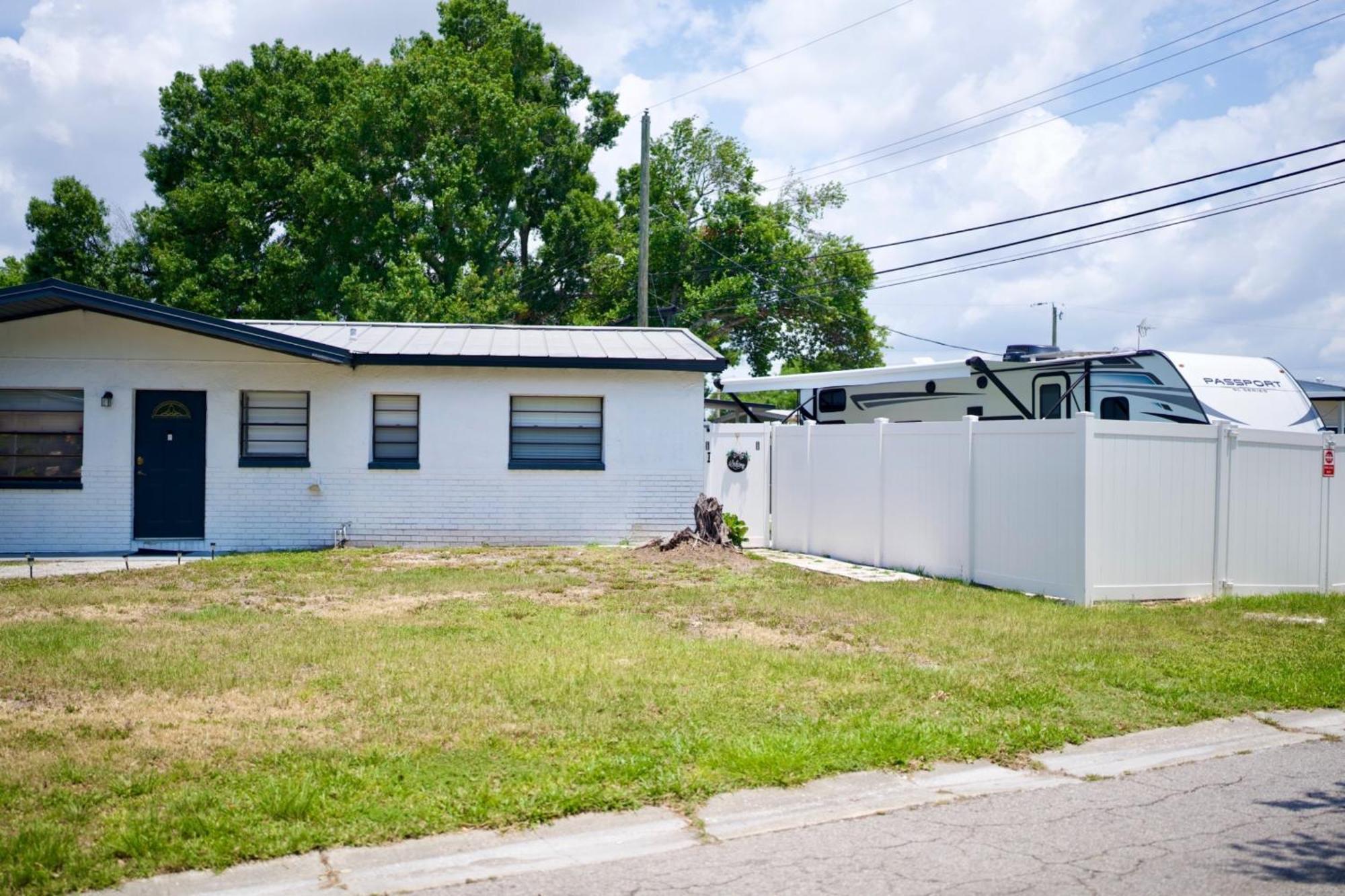 Stunning Modern Home In Tampa With Pool - Just 5 Minutes From Airport! Exterior photo