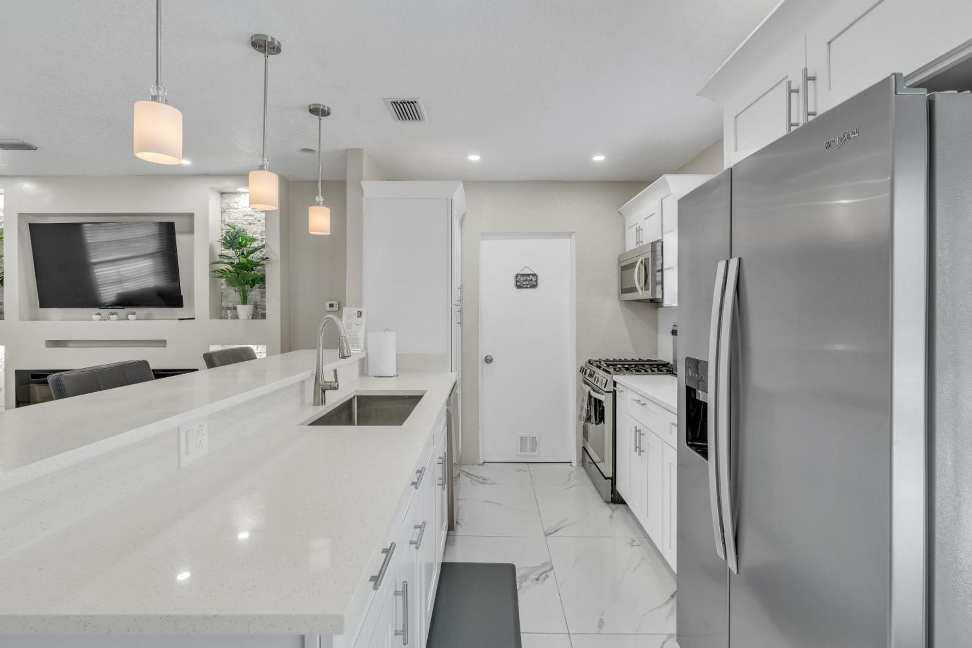 Stunning Modern Home In Tampa With Pool - Just 5 Minutes From Airport! Exterior photo