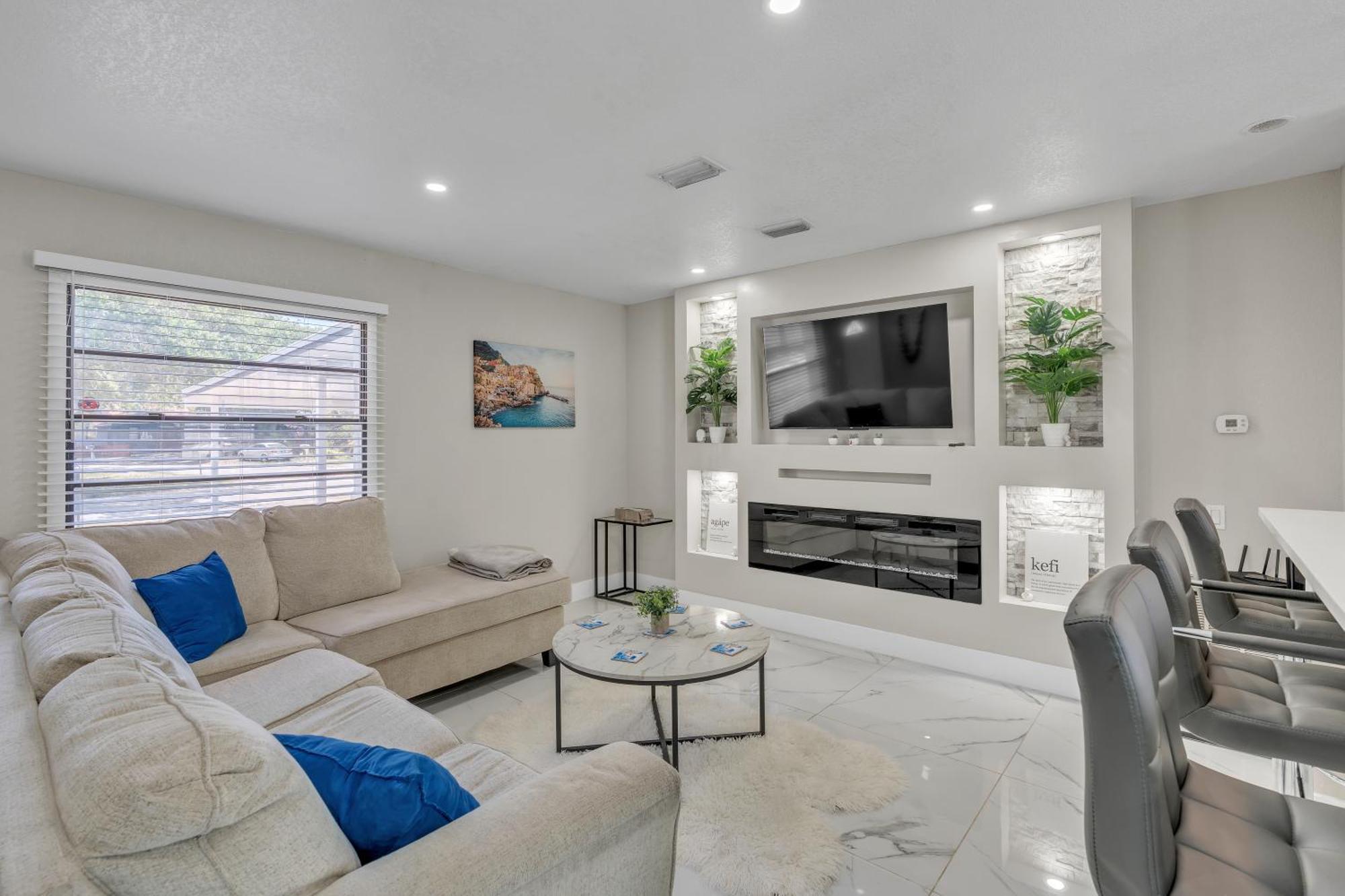 Stunning Modern Home In Tampa With Pool - Just 5 Minutes From Airport! Exterior photo