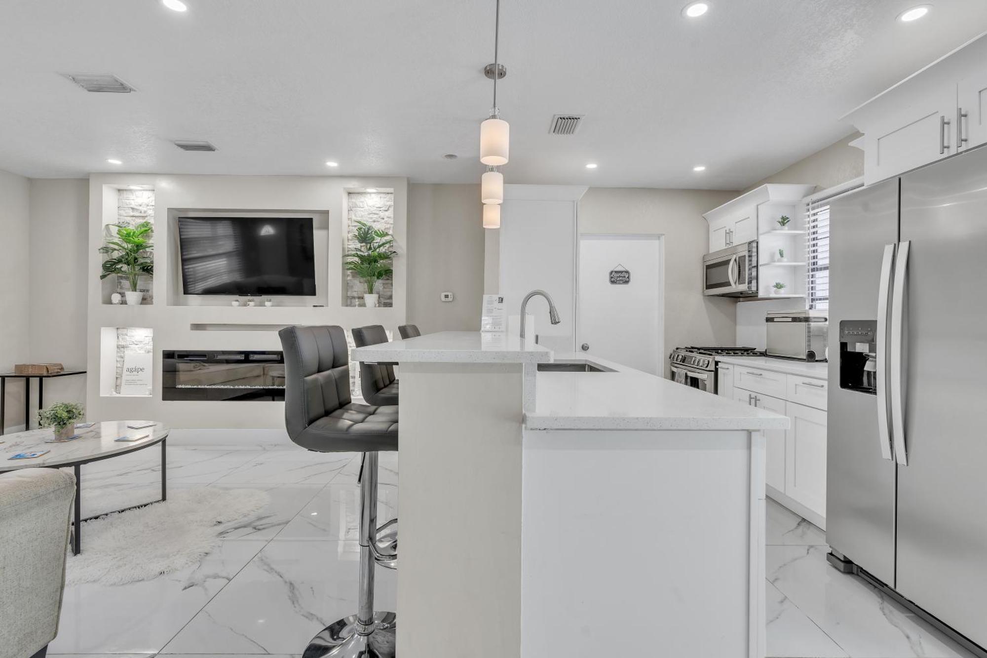Stunning Modern Home In Tampa With Pool - Just 5 Minutes From Airport! Exterior photo