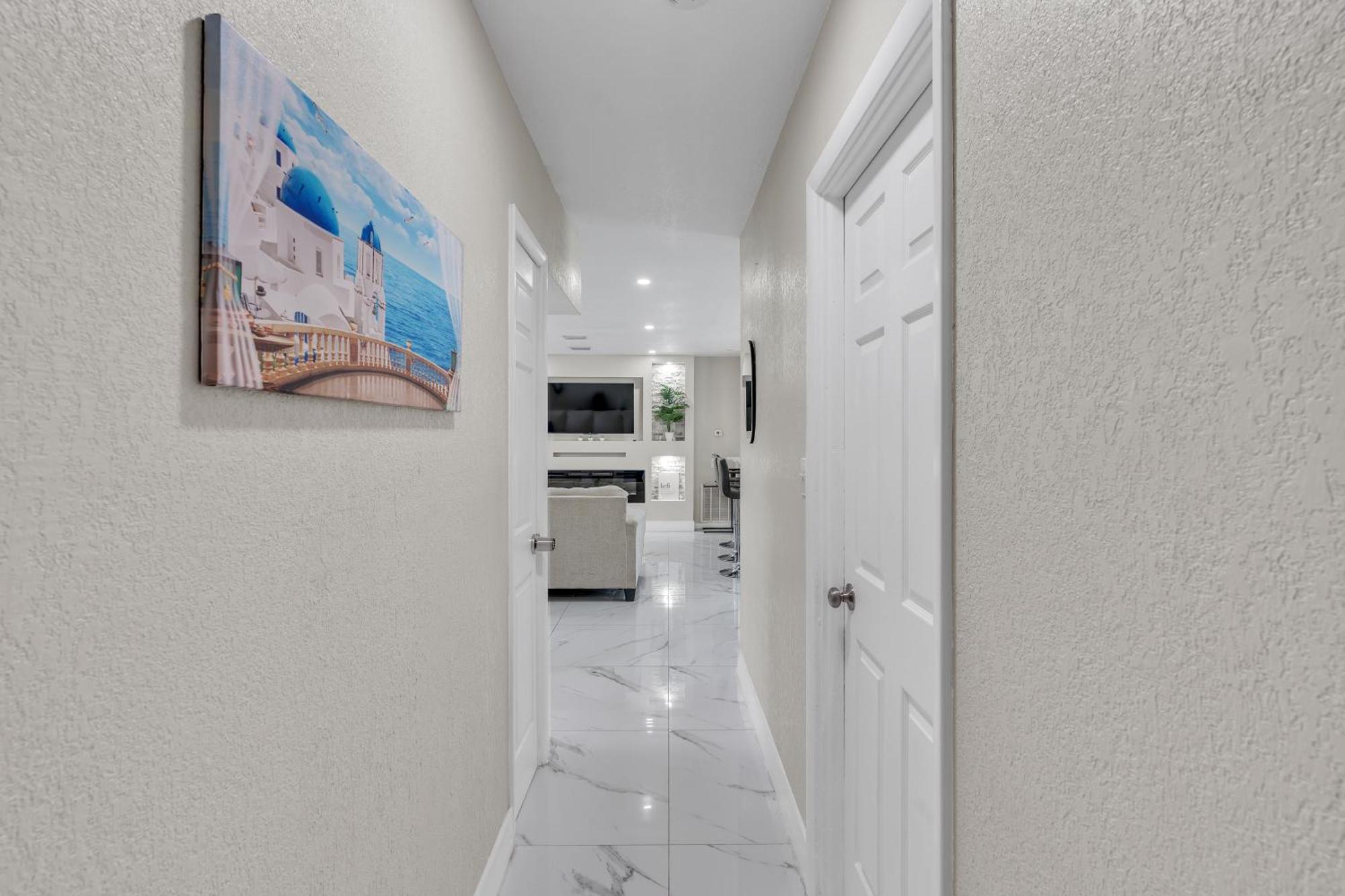 Stunning Modern Home In Tampa With Pool - Just 5 Minutes From Airport! Exterior photo
