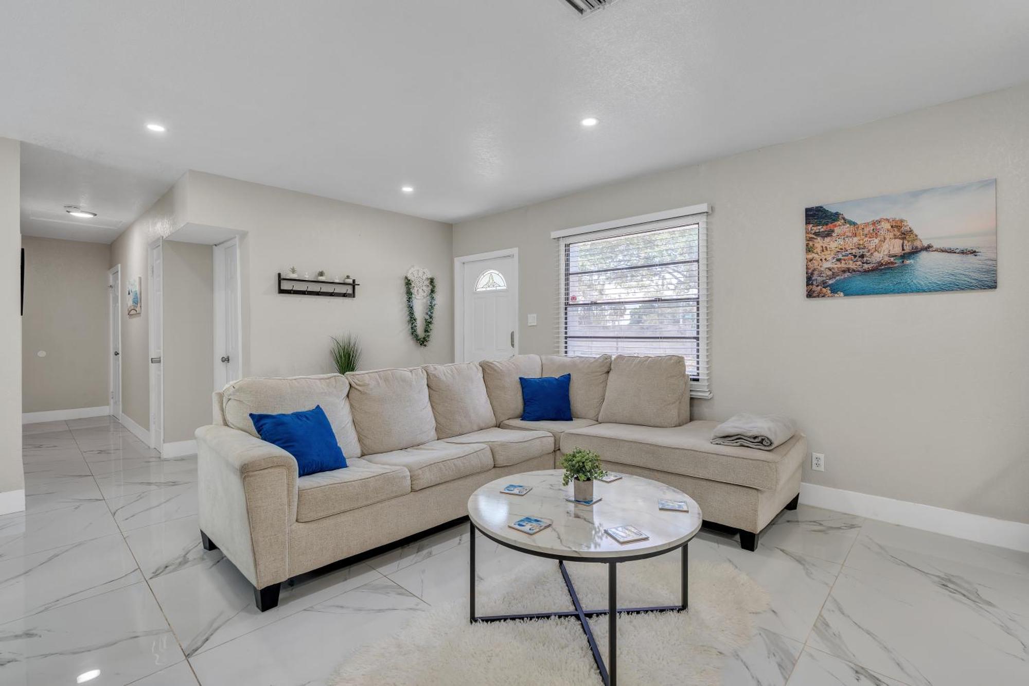 Stunning Modern Home In Tampa With Pool - Just 5 Minutes From Airport! Exterior photo