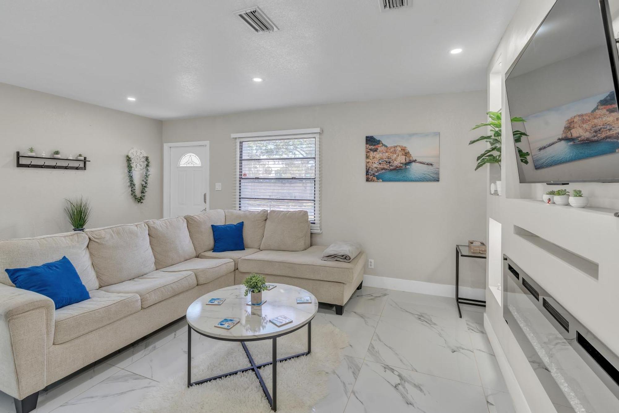 Stunning Modern Home In Tampa With Pool - Just 5 Minutes From Airport! Exterior photo
